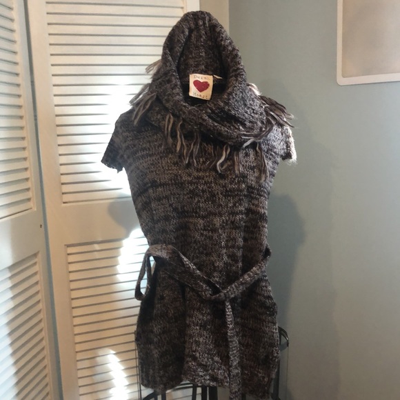 Derek Heart sleeveless cowl neck fringe sweater - Picture 2 of 4